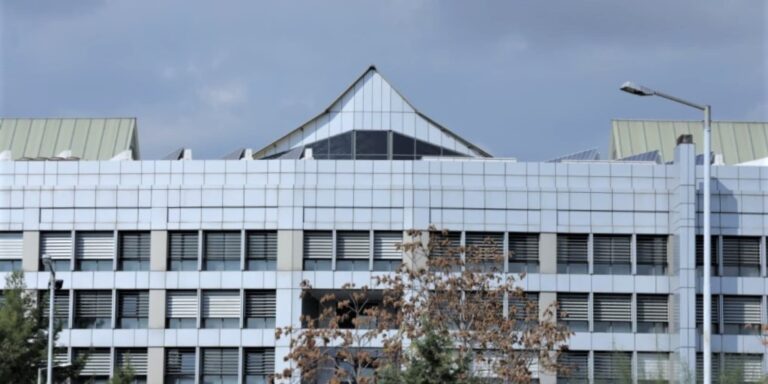 Λήγουν σήμερα οι αιτήσεις του ΑΣΕΠ για τις 437 προσλήψεις στο υπουργείο Μετανάστευσης