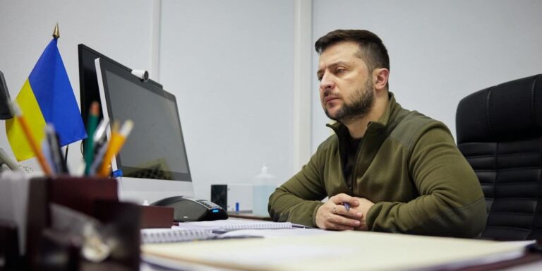 Ζελένσκι στο ολλανδικό κοινοβούλιο: «Σταματήστε κάθε εμπορική συναλλαγή με τη Ρωσία»