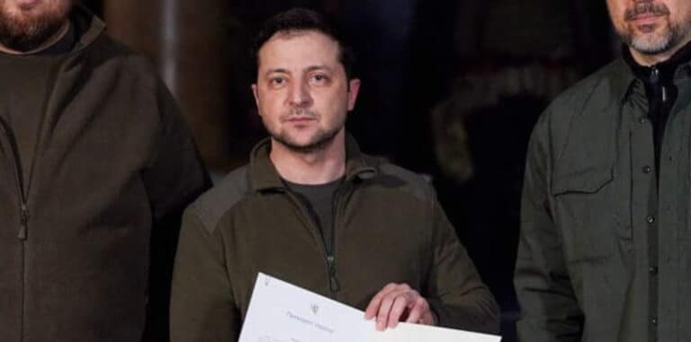 Ο Ζελένσκι δηλώνει πως δεν θέλει πλέον την Ουκρανία στο ΝΑΤΟ και δηλώνει έτοιμος για συμβιβασμό με τη Μόσχα