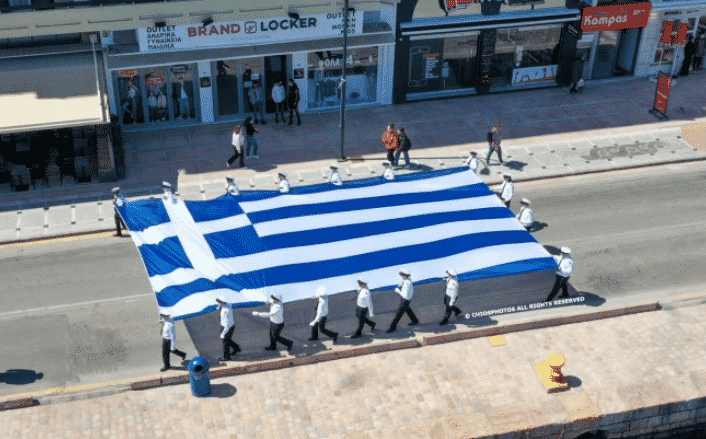  ελληνική σημαία στην Χίο / Φωτογραφία: Chiosphoto