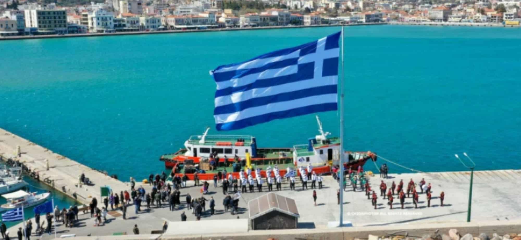 Η έπαρση της ελληνικής σημαίας στην Χίο