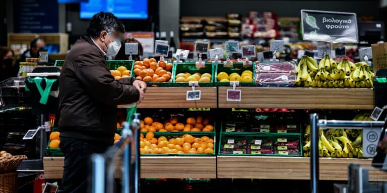 Πότε θα καταβληθεί το επίδομα ακρίβειας των 200 ευρώ – Οι δικαιούχοι και οι προϋποθέσεις