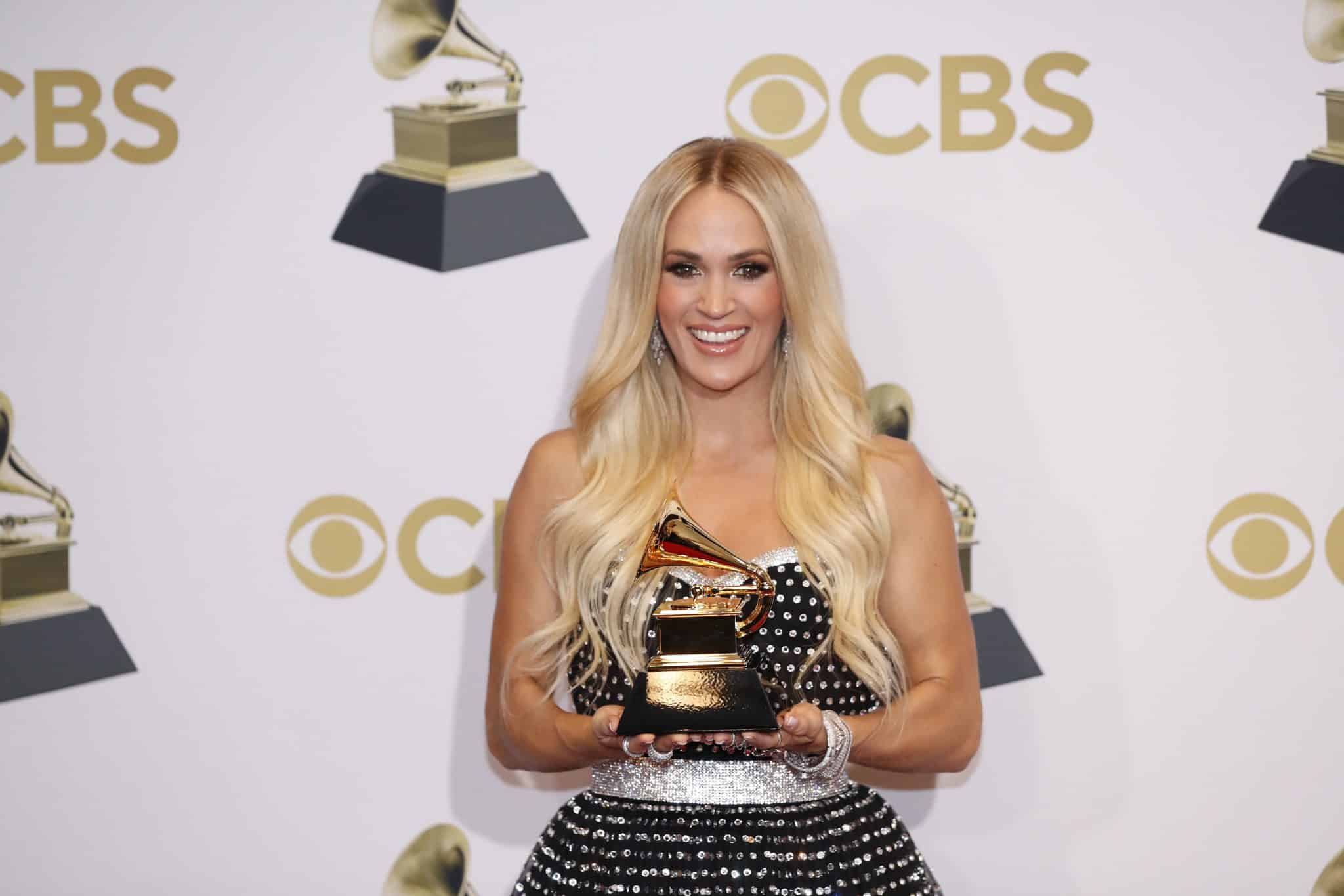 Grammys 2022: Οι μεγάλοι νικητές των βραβείων και οι εμφανίσεις στο κόκκινο χαλί που έκλεψαν την παράσταση (εικόνες)