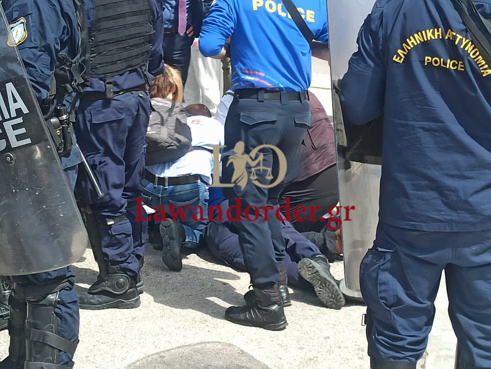 Κατέρρευσε αστυνομικός στο μνημείο του Αγνώστου Στρατιώτη