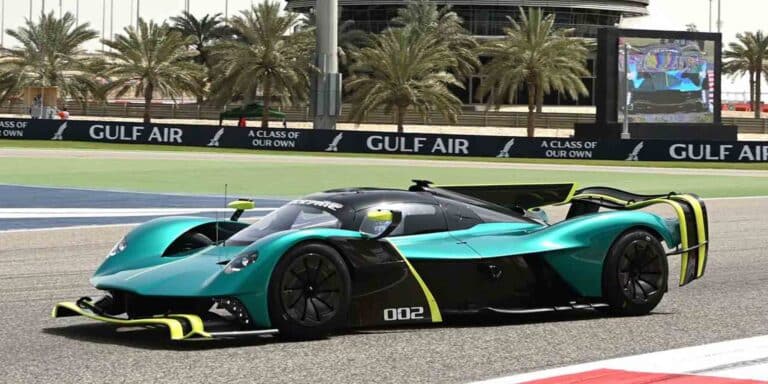 Η Aston Martin Valkyrie AMR Pro κοντράρει στα ίσα ένα μονοθέσιο της Formula 1