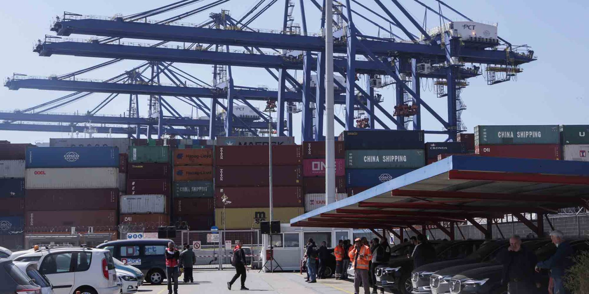Προβλήτα της Cosco στο λιμάνι του Πειραιά