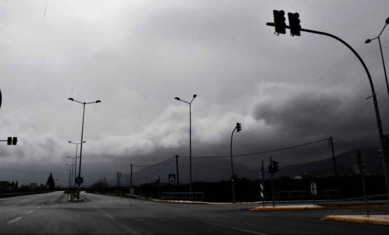 Καιρός: Παραμένει η αφρικανική σκόνη – Πού θα ρίξει λασποβροχή