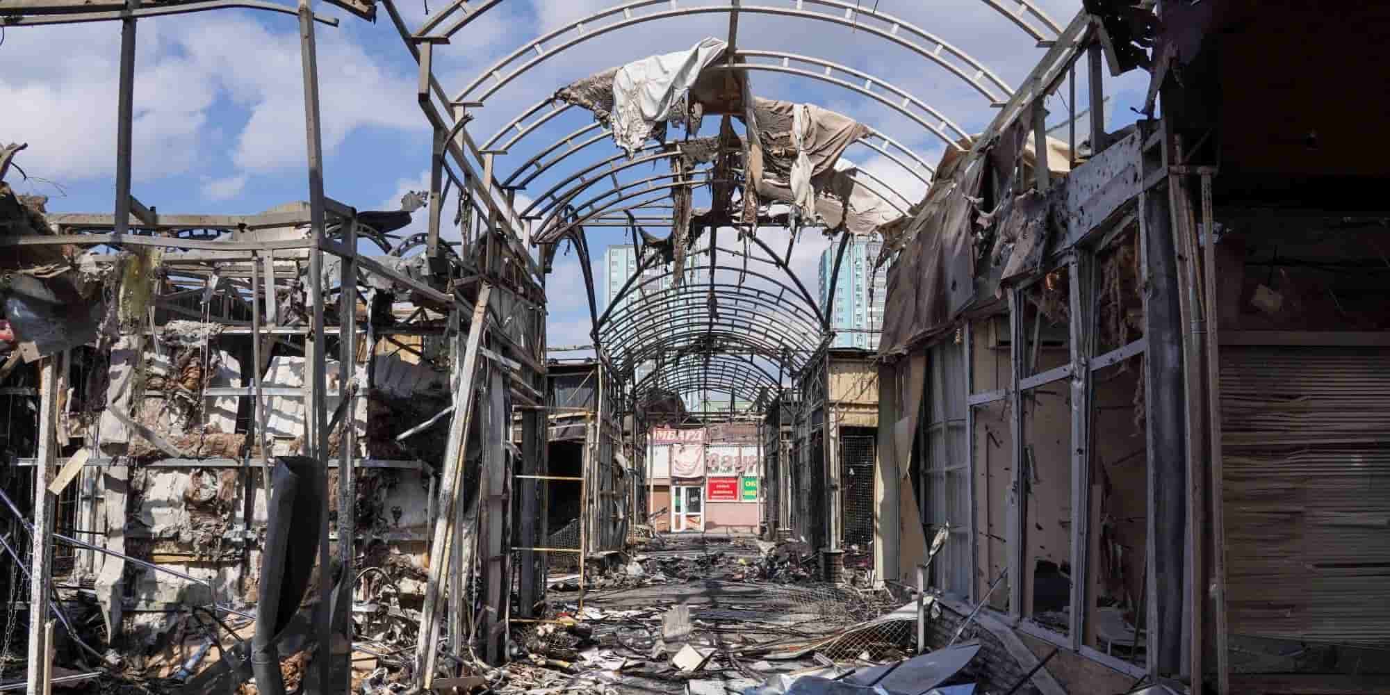 Κατεστραμμένη αγορά στο Χάρκοβο στην Ουκρανία