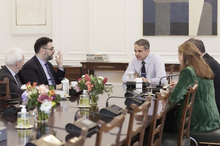 Μητσοτάκης στον πρόξενο Ανδρουλάκη: «Σας συγχαίρω για την υποδειγματική συμπεριφορά σας μέσα στην κόλαση της Μαριούπολης»