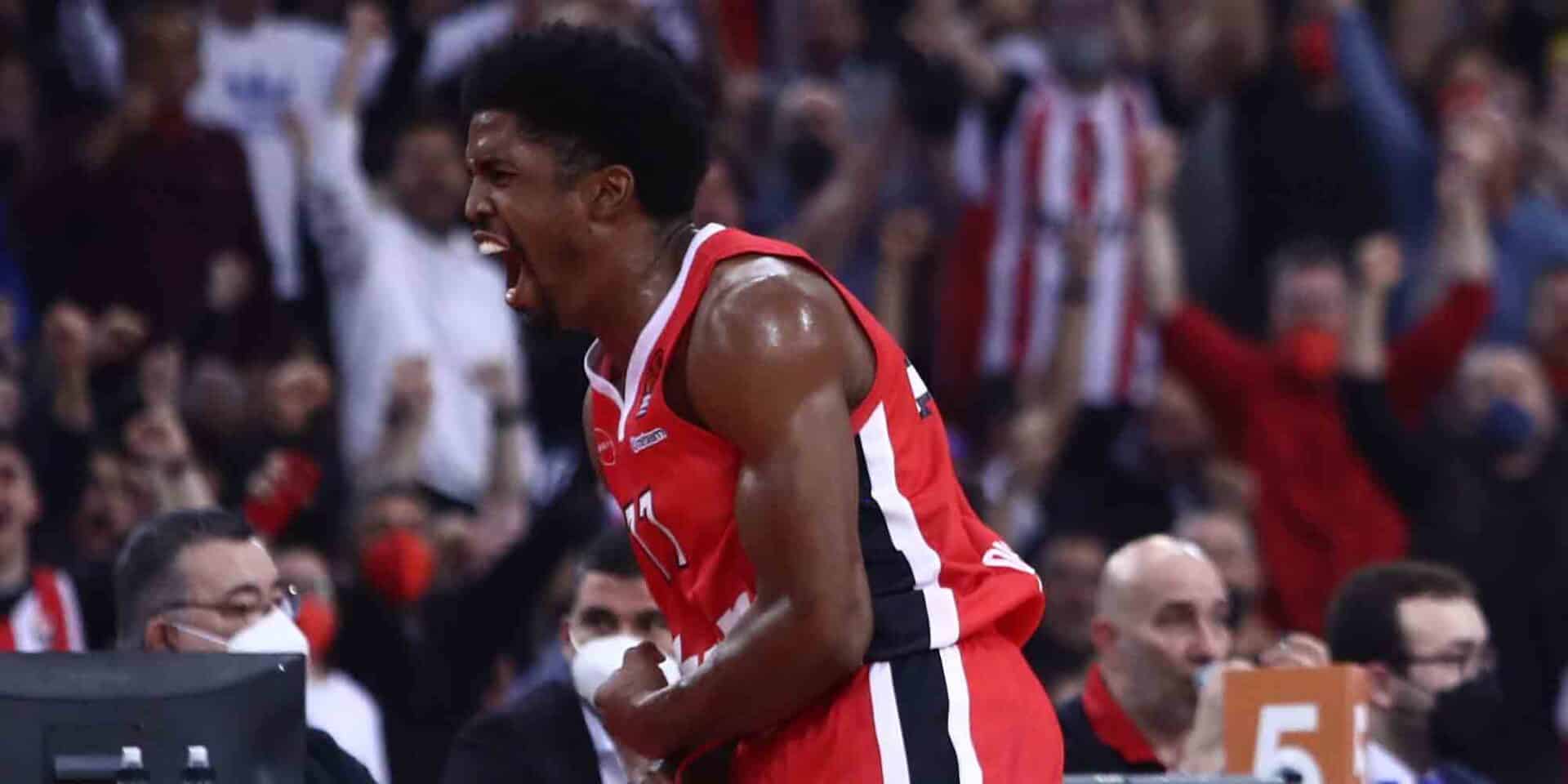 Πανηγυρισμοί από τον ΜακΚίσικ στον αγώνα Ολυμπιακός - Μπαρτσελόνα