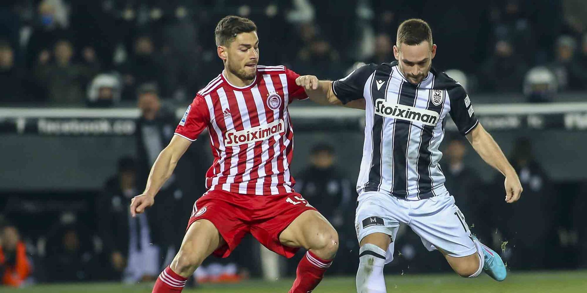 Μασούρας και Ζίβκοβιτς σε φάση αγώνα της Super League