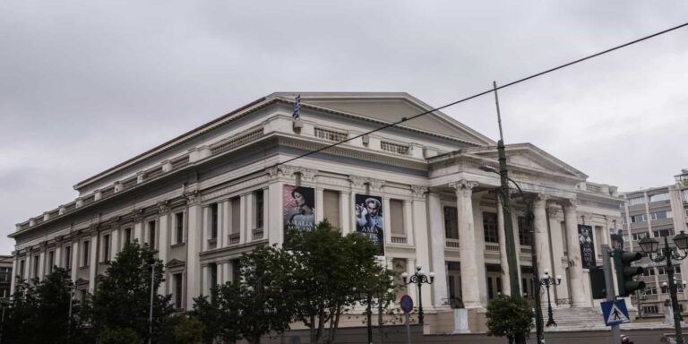 Καιρός: Βροχές, καταιγίδες και αφρικανική σκόνη το Σάββατο – Πού θα χιονίσει