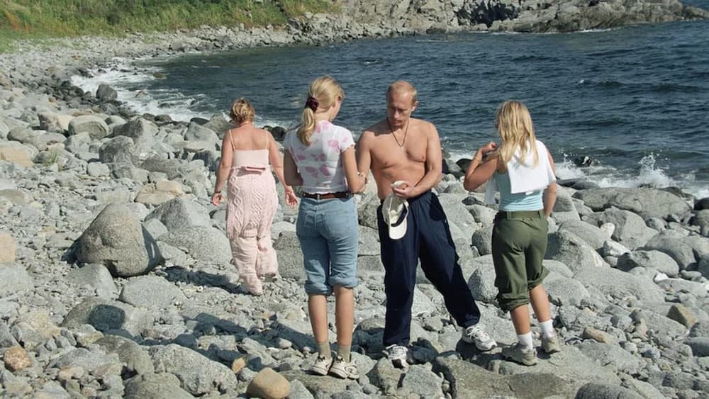 Ο Βλαντιμίρ Πούτιν με την οικογένειά του