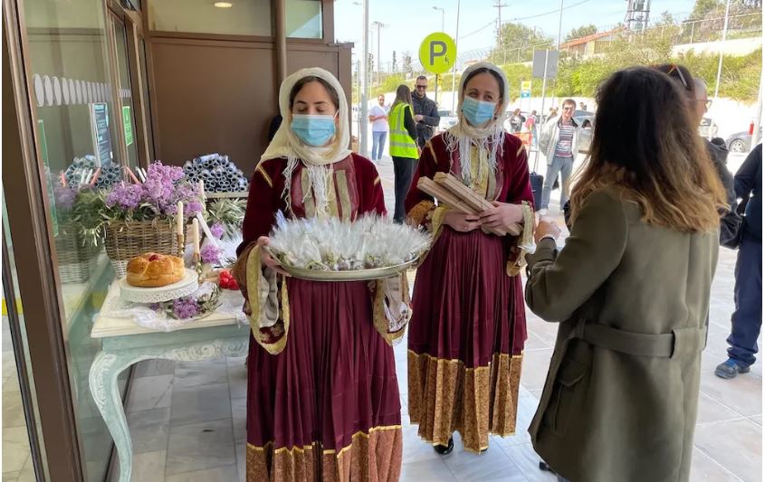 Υποδοχή των Γάλλων τουριστών στην Σκιάθο