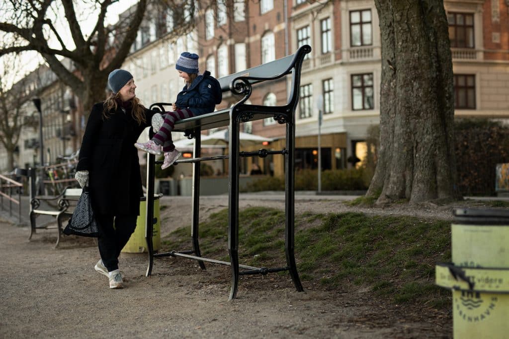 Ανυψωμένα παγκάκια στη Δανία