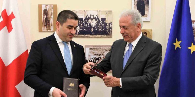 Ο Δ. Αβραμόπουλος τιμήθηκε με το παράσημο της Τιμής στη Γεωργία