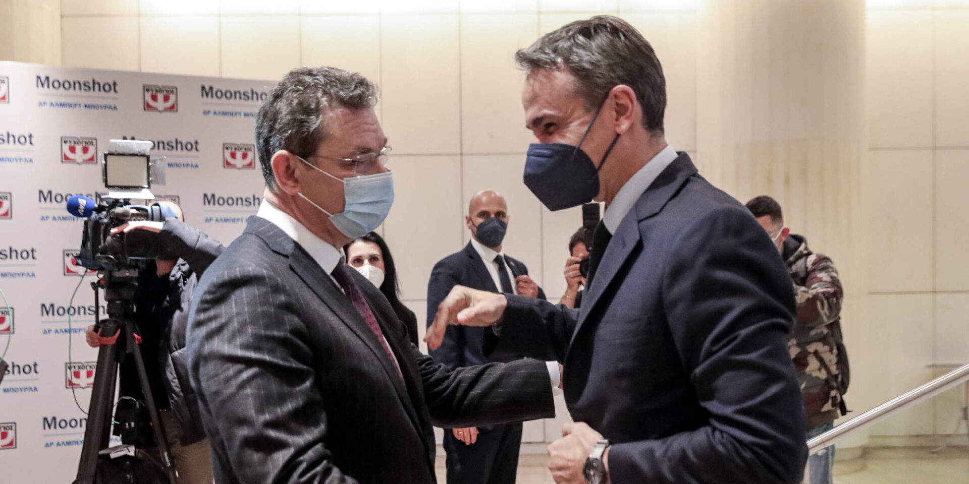 Ο Αλμπέρτ Μπουρλά και ο Κυριάκος Μητσοτάκης στο Μέγαρο Μουσικής