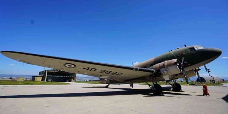 Η θρυλική Dakota ετοιμάζεται να πετάξει ξανά στον ουρανό της Θεσσαλονίκης (εικόνες)
