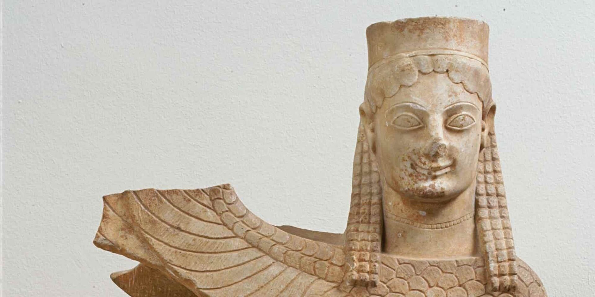 Μαρμάρινο άγαλμα σφίγγας, από τα Σπάτα