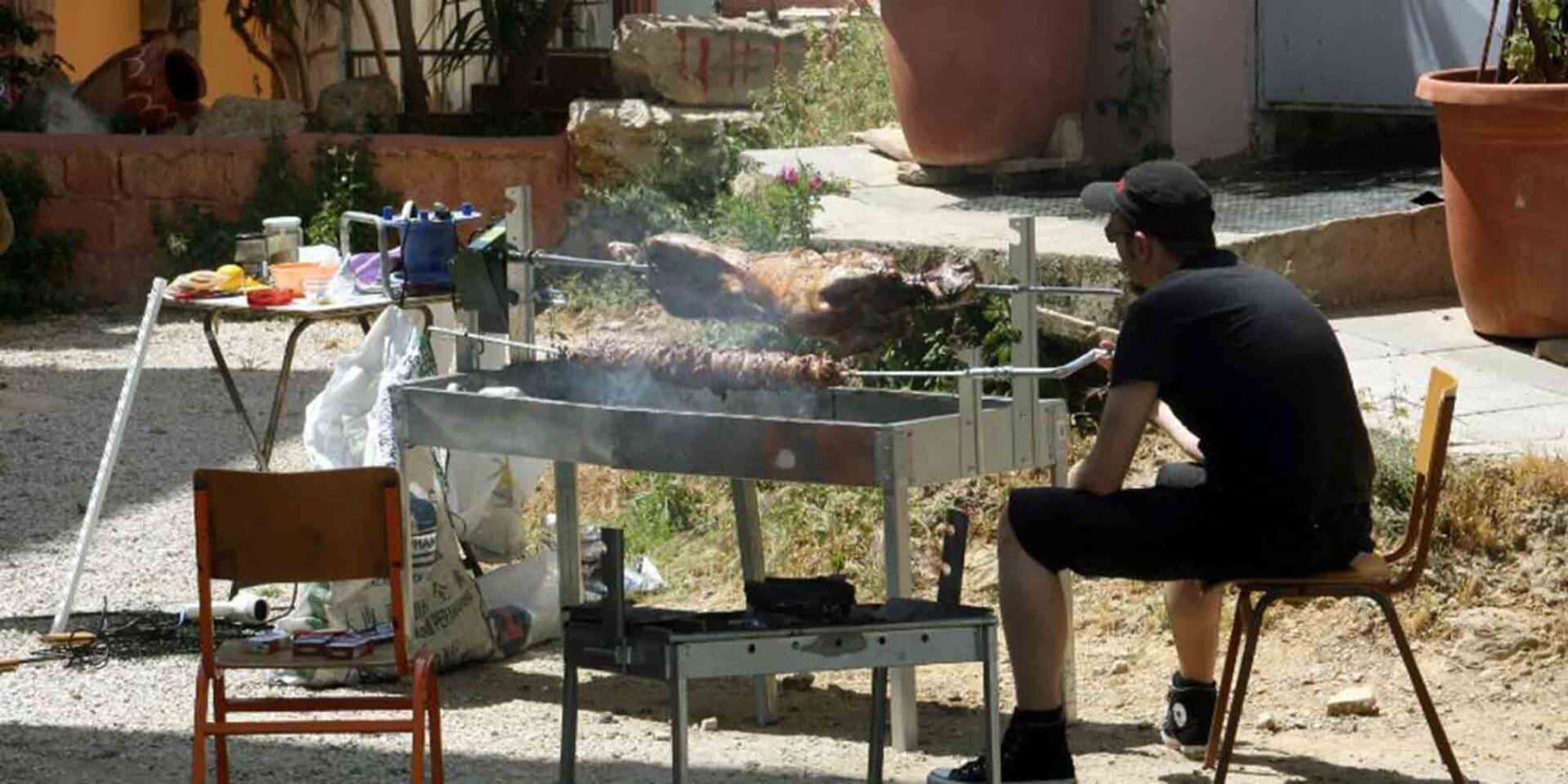Ψήσιμο αρνιού την Κυριακή του Πάσχα - Σκρέκας