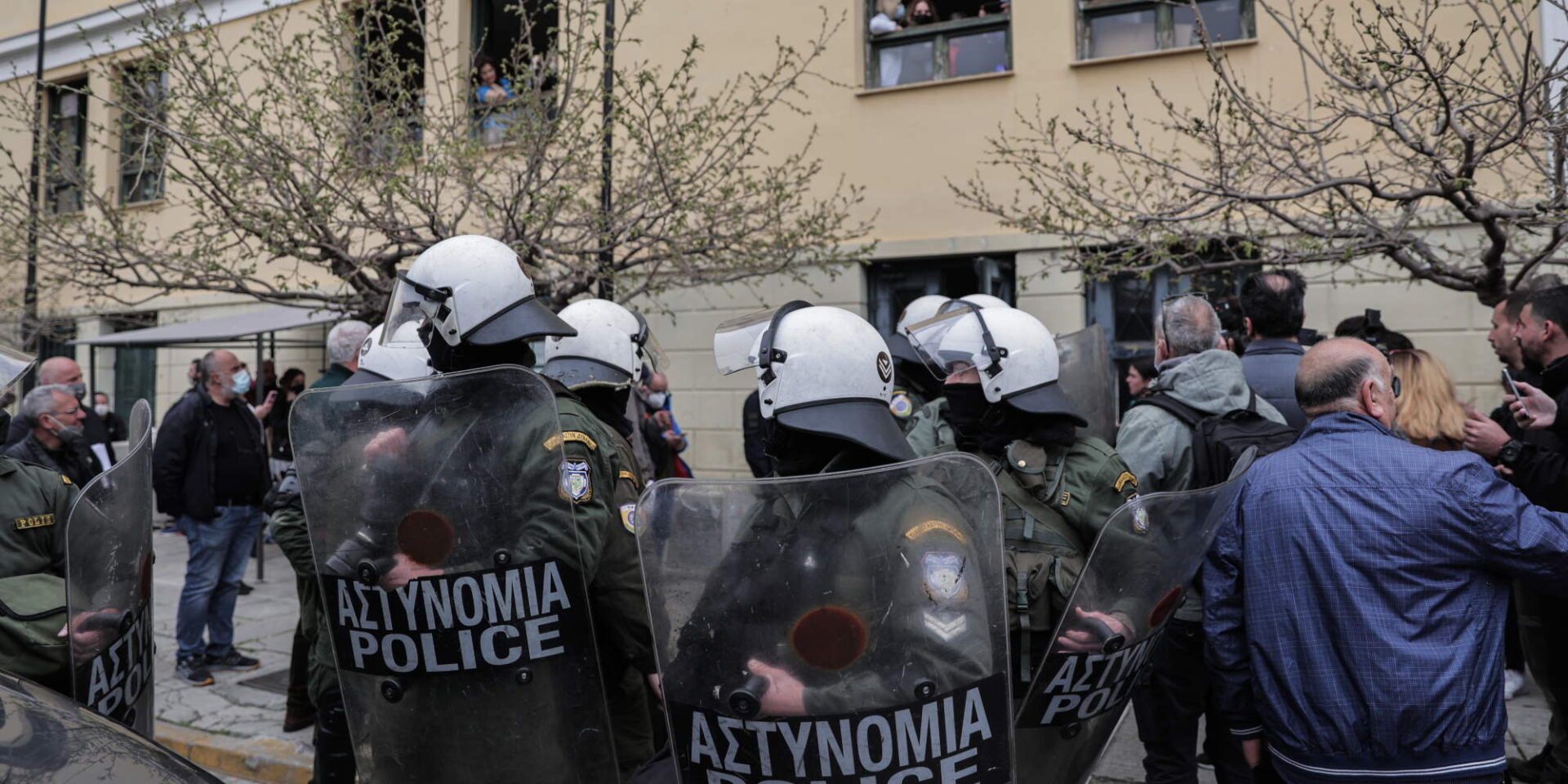 Ισχυρές δυνάμεις συνοδεύουν τη Ρούλα Πισπιρίγκου στην Ευελπίδων