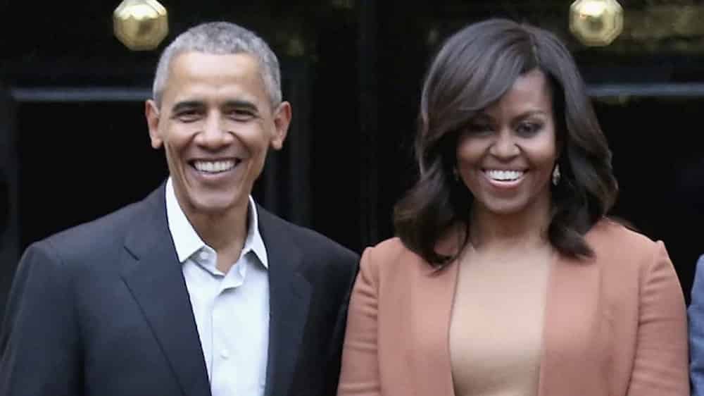 barack obama michelle obama podcast - Μπαράκ και Μισέλ Ομπάμα φεύγουν από το Spotify - «Δυσαρεστημένοι από τους όρους της συμφωνίας»