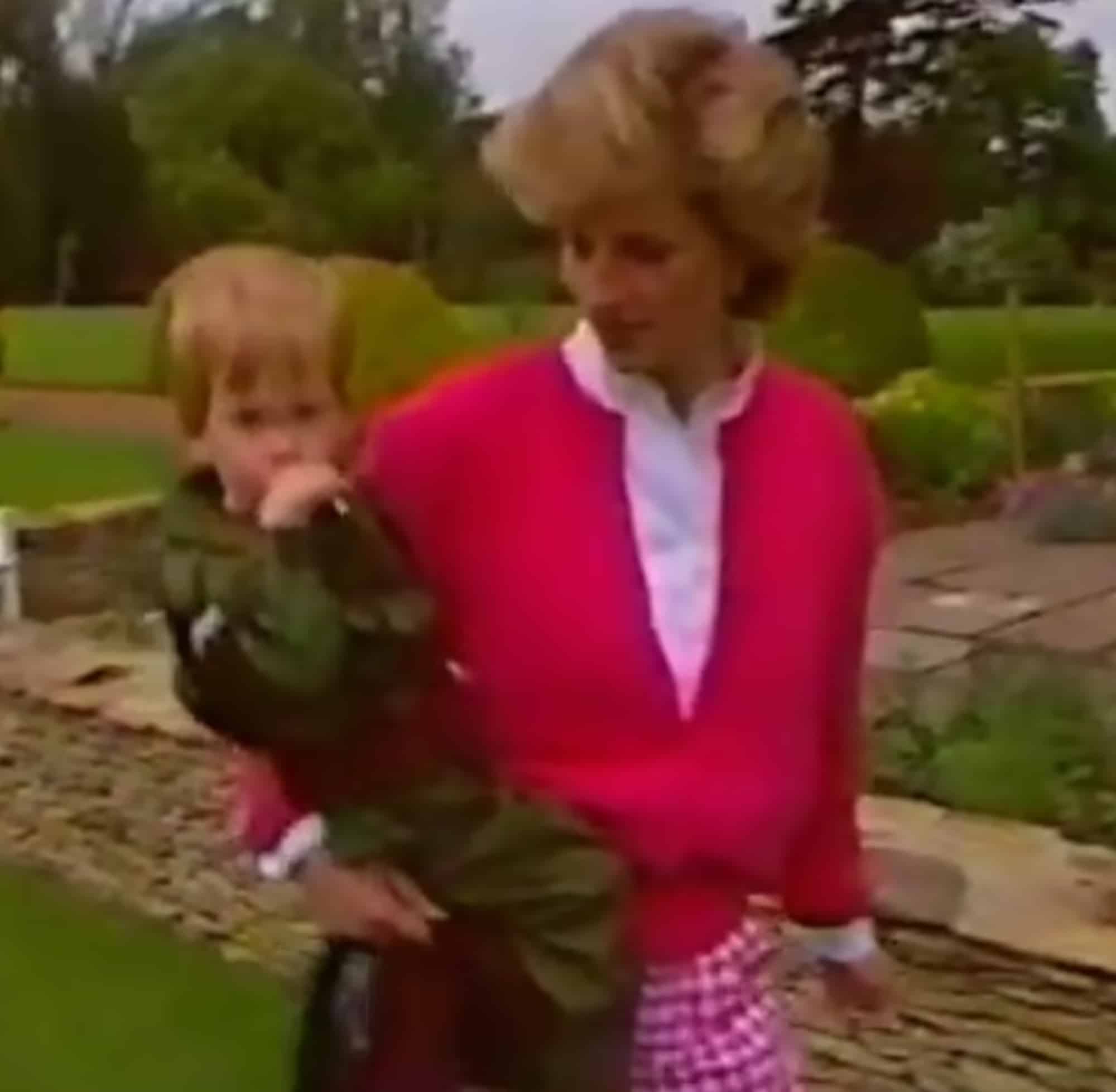 Άγνωστο βίντεο με την πριγκίπισσα Νταϊάνα να παίζει με τους γιους της, ήρθε στο φως της δημοσιότητας (εικόνες & βίντεο)