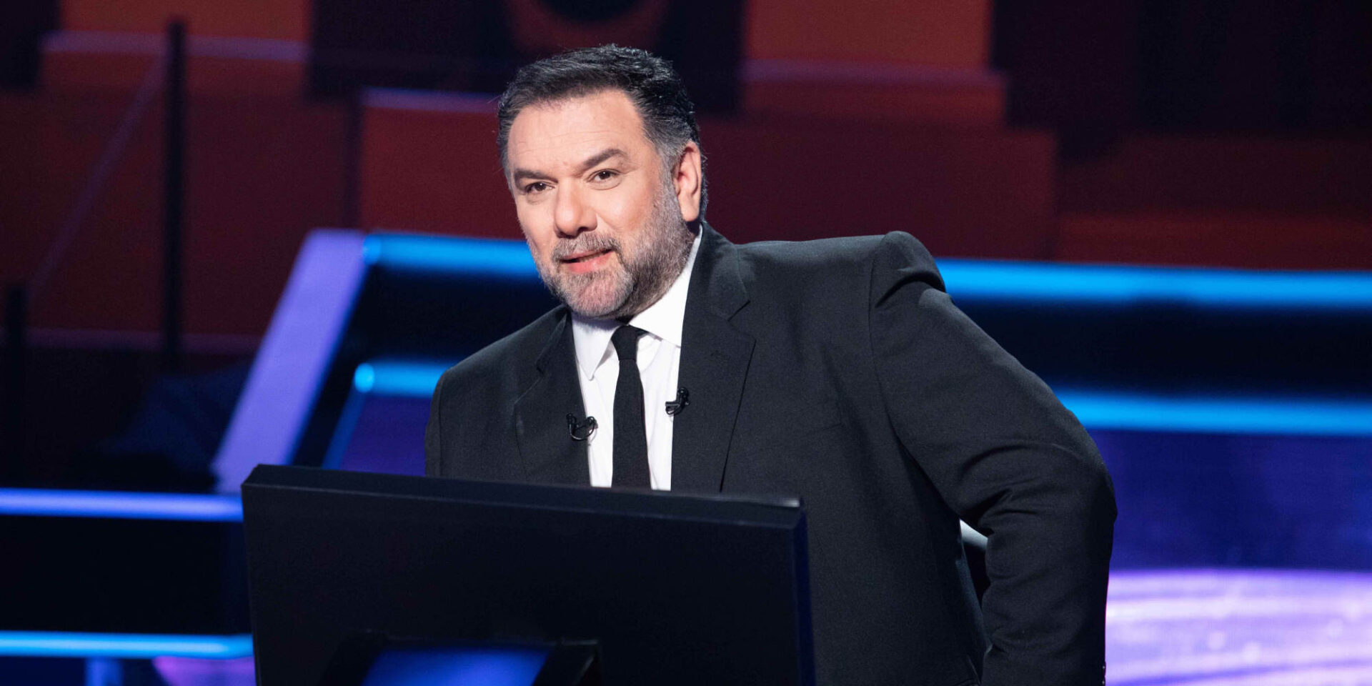 Ο Γρηγόρης Αρναούτογλου στο τηλεπαιχνίδι «Ποιος θέλει να γίνει εκατομμυριούχος;»