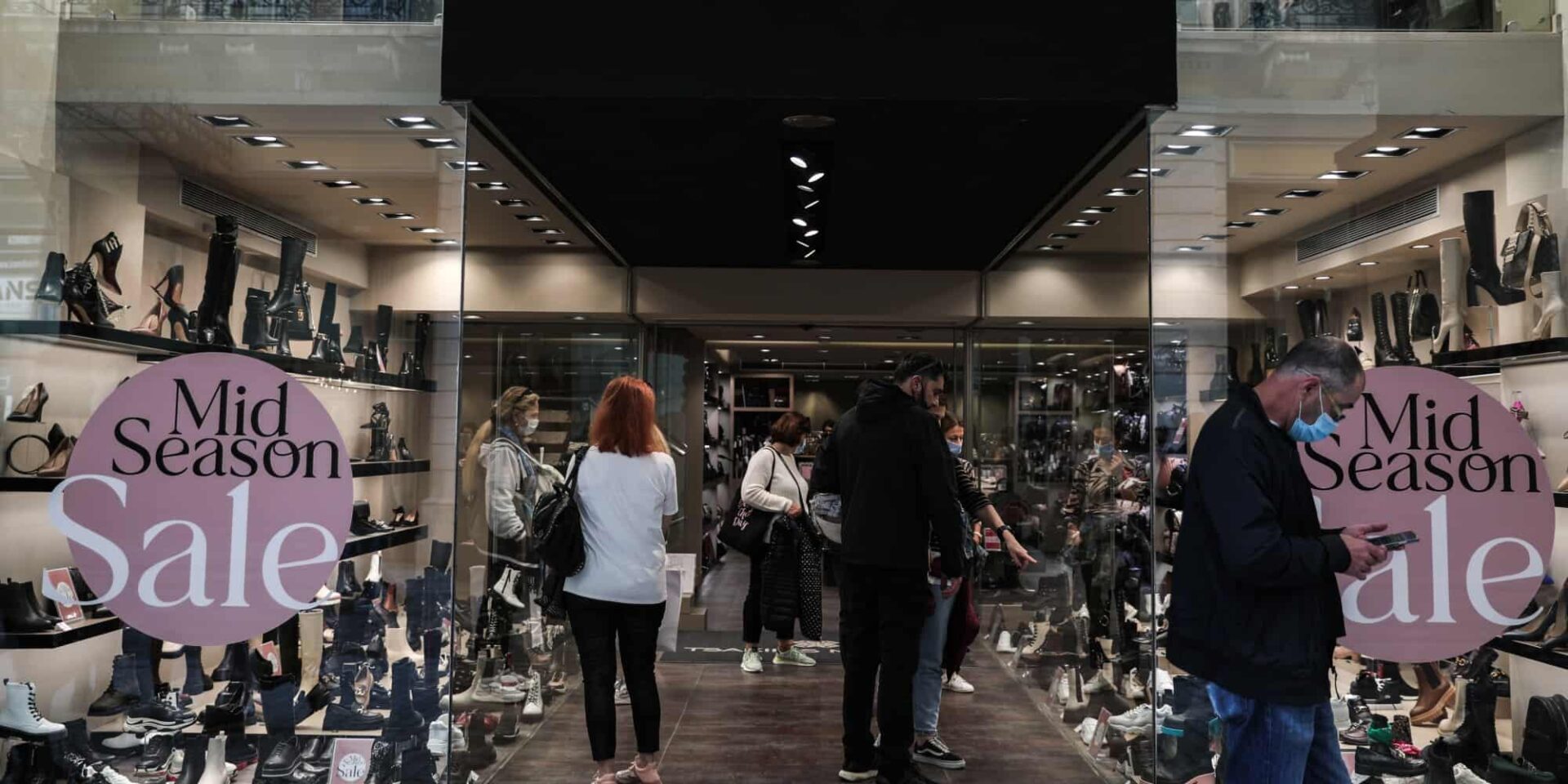 Καταστήματα στις ενδιάμεσες εκπτώσεις