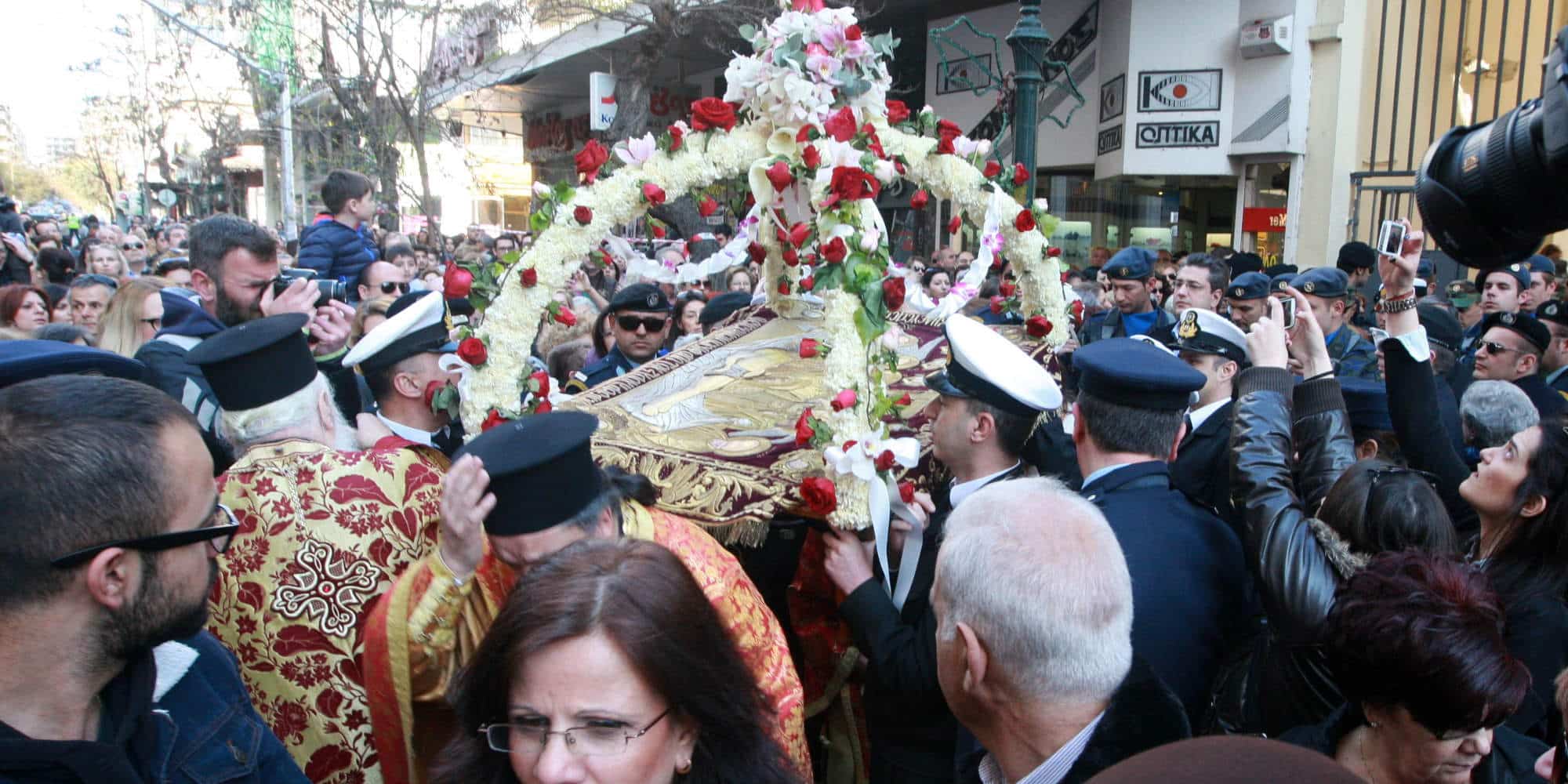 Περιφορά του Επιταφίου στον Άγιο Μηνά στη Θεσσαλονίκη