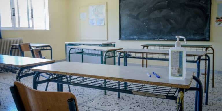 Σχολεία: Πότε επιστρέφουν οι μαθητές στα θρανία – Τι ισχύει για το εθνικό πένθος