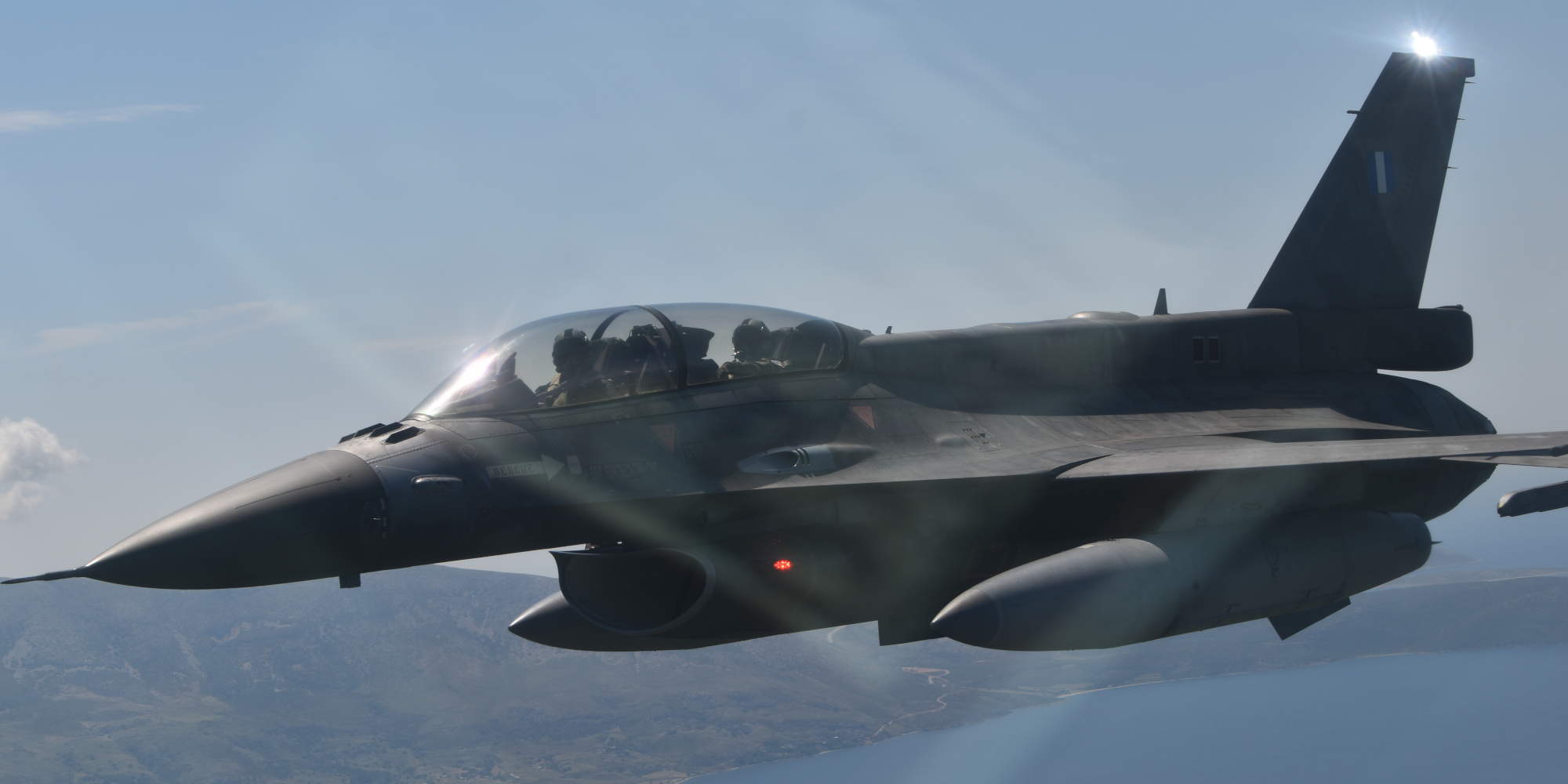 Μαχητικό F-16 κατά τη διάρκεια πτήσης