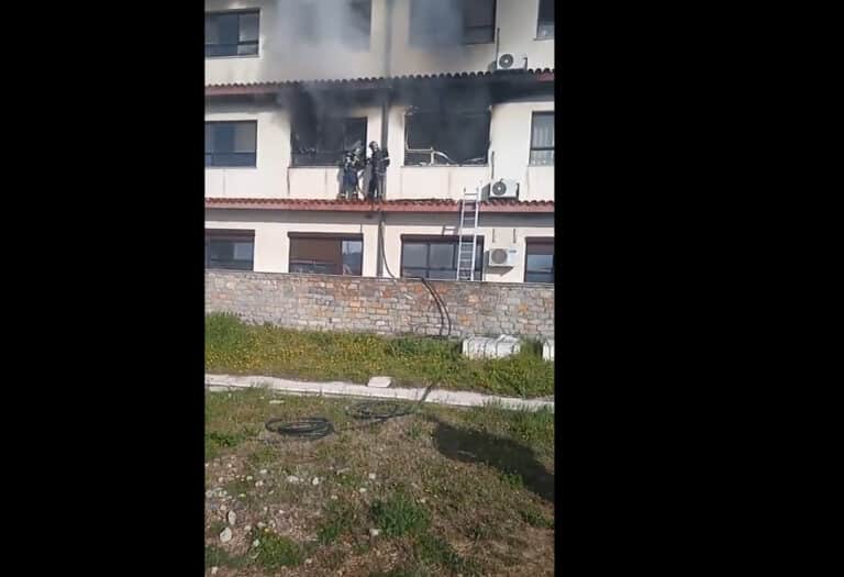 Θεσσαλονίκη: Μεγάλη φωτιά στο νοσοκομείο Παπανικολάου – Εκκενώνεται πτέρυγα, πληροφορίες για εγκλωβισμένους (βίντεο)