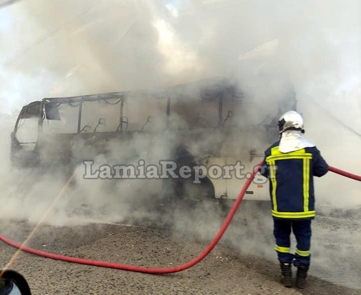 Φωτιά σε λεωφορείο με προσκόπους στον Μπράλο - Συναγερμός στην Πυροσβεστική (εικόνες & βίντεο)