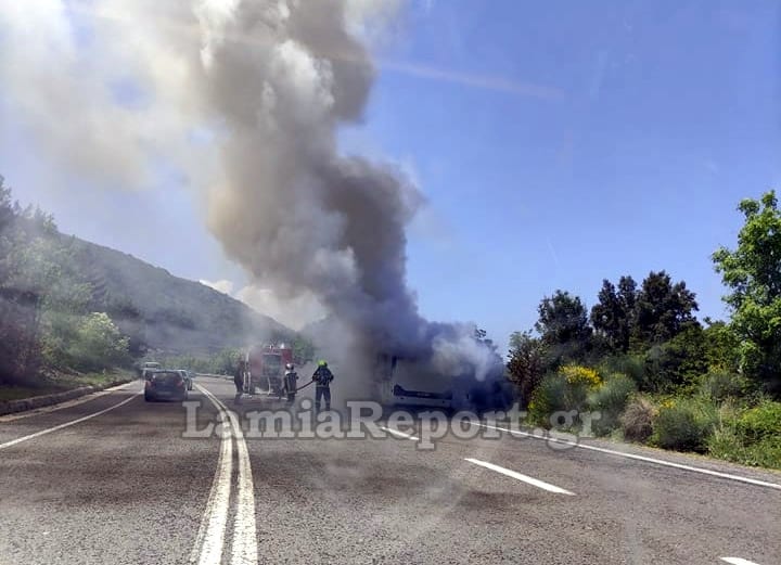 Φωτιά σε λεωφορείο με προσκόπους στον Μπράλο - Συναγερμός στην Πυροσβεστική (εικόνες & βίντεο)