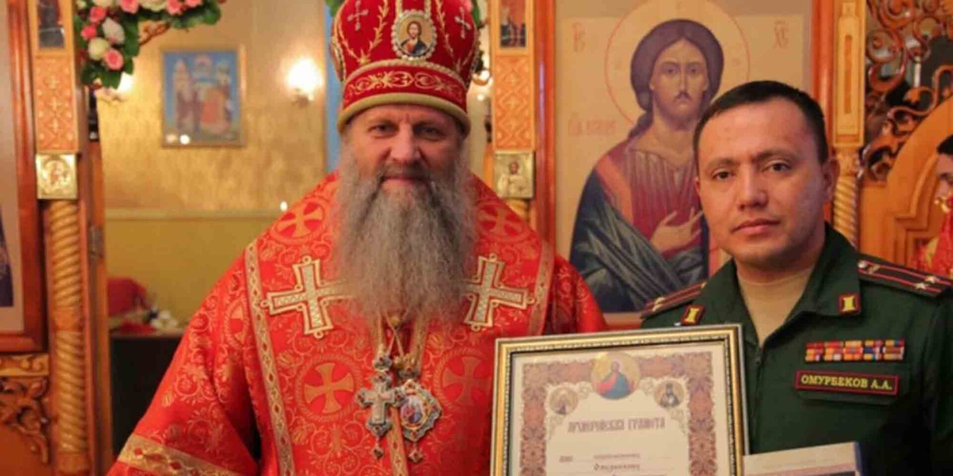Ο «Χασάπης της Μπούτσα» με τον ορθόδοξο Ιερέα