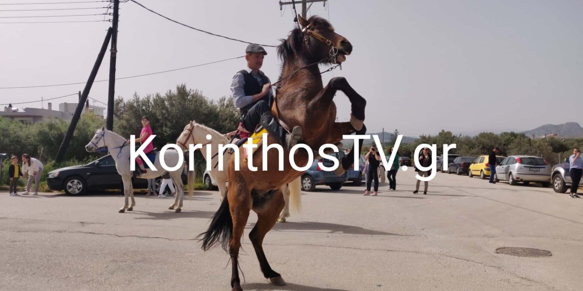 Αναβίωσε στην Κόρινθο το έθιμο των καβαλάρηδων στη γιορτή του Αγίου Γεωργίου