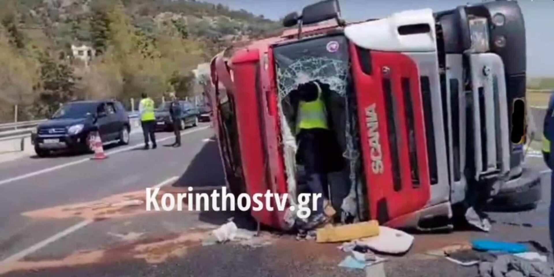 Ανατροπή νταλίκας στην Εθνική Αθηνών - Κορίνθου