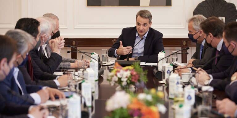 Ο Μητσοτάκης και η χιουμοριστική ατάκα του σε δημάρχους και βουλευτές