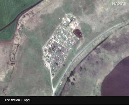 mariupol omadikos tafos - Ουκρανία: Δορυφορικές εικόνες αποκαλύπτουν νέο ομαδικό τάφο κοντά στη Μαριούπολη (εικόνες)