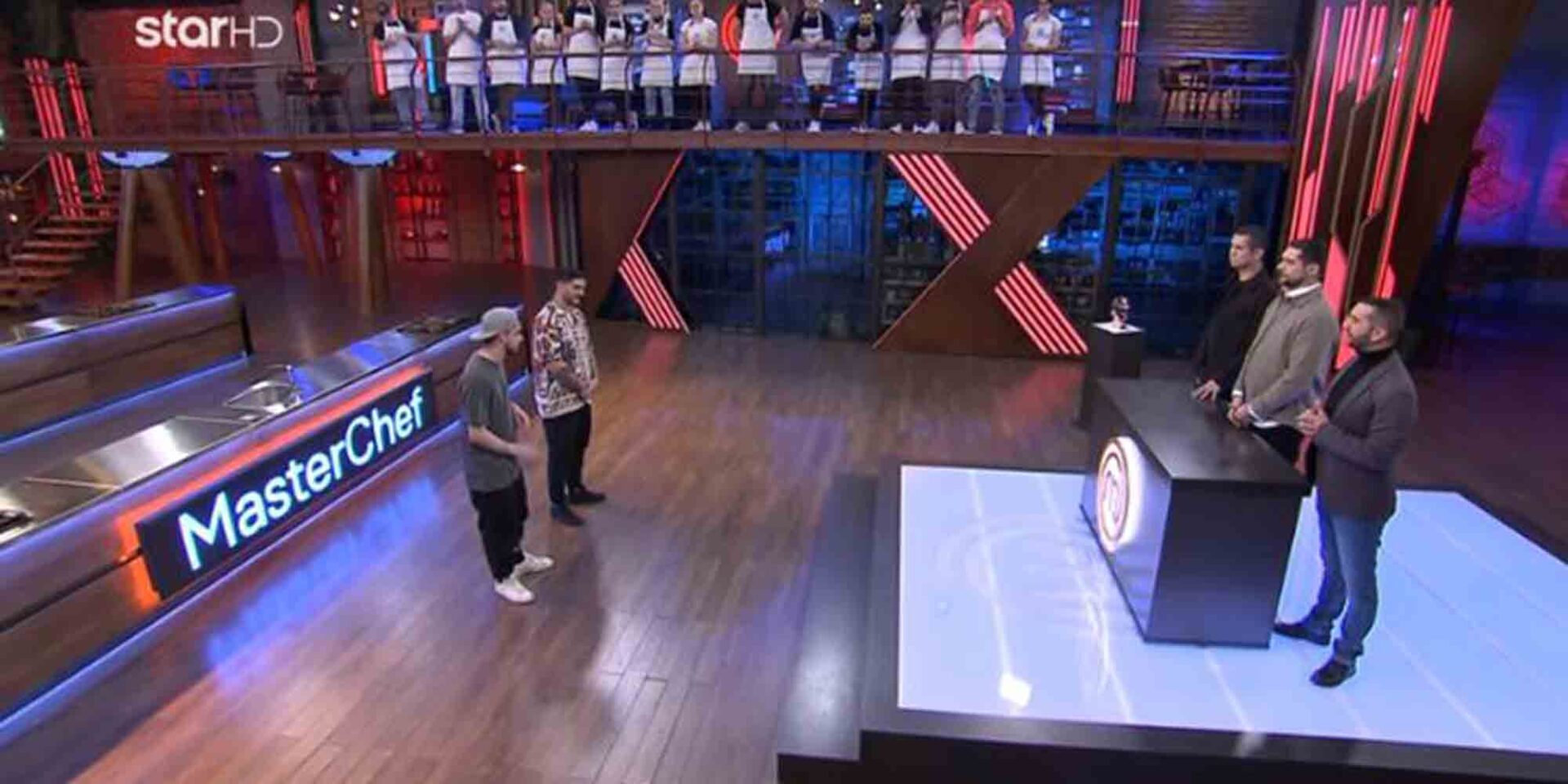 Οι κριτές του MasterChef μαζί με τους Γρηγόρη Γιαννόπουλο, Στέφανο Σαμανή