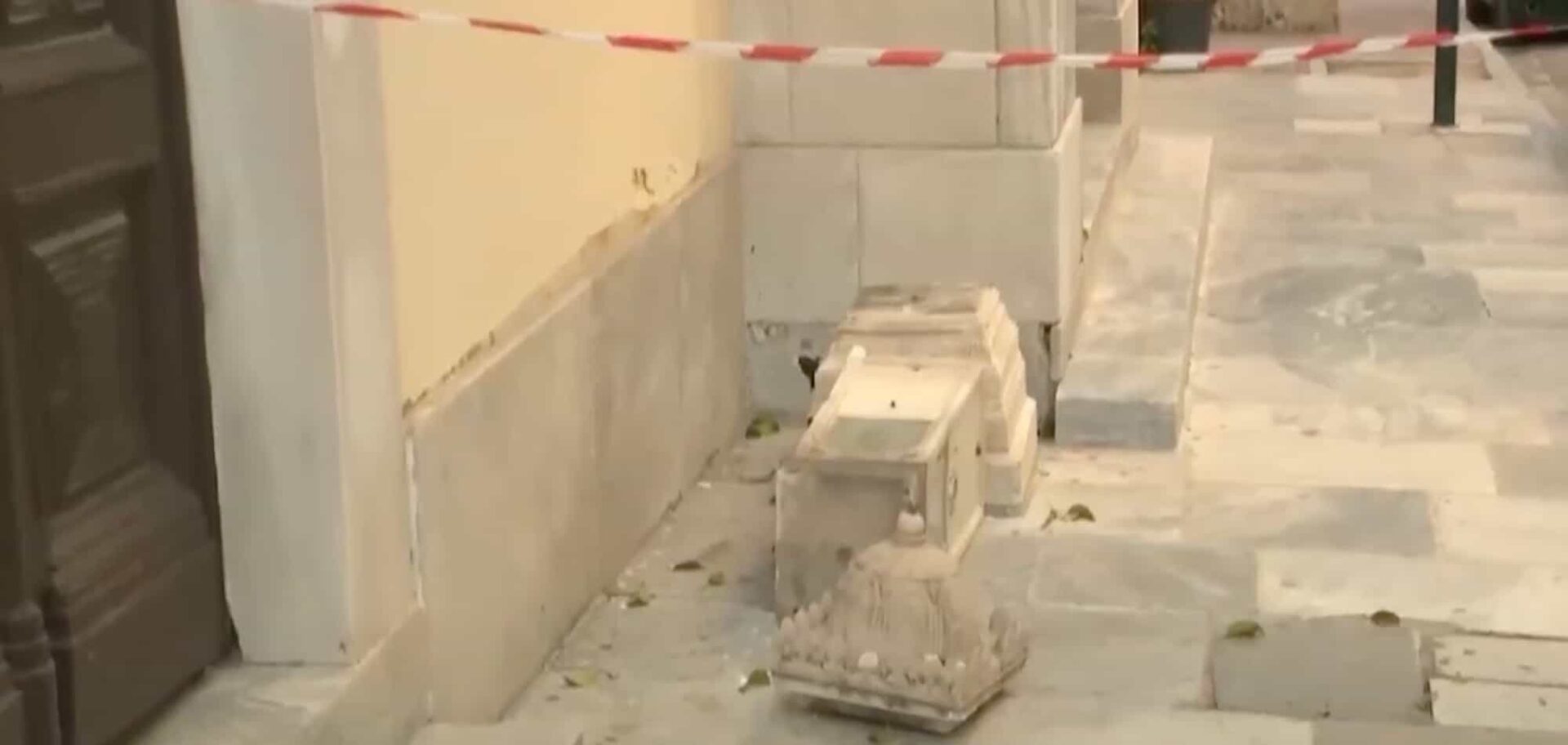 Άγνωστοι βανδάλισαν τον ναό του Αγίου Γεωργίου στην πλατεία Καρύτση