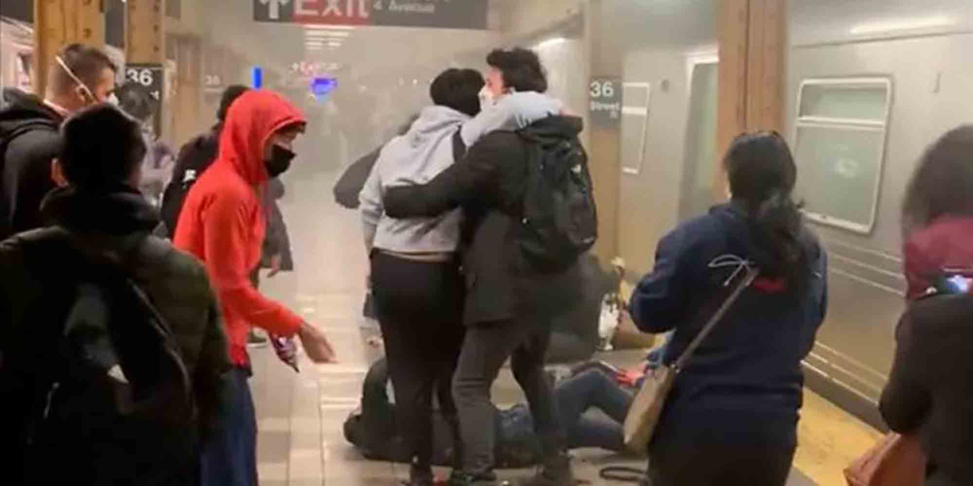 Εικόνα από την επίθεση στο Μετρό στη Νέα Υόρκη