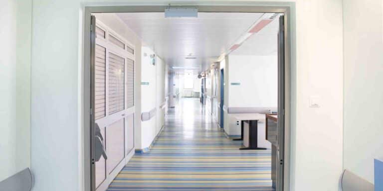 Θεσσαλονίκη: Πρωτοποριακή επέμβαση σε 26χρονη που έπασχε από ελεφαντίαση