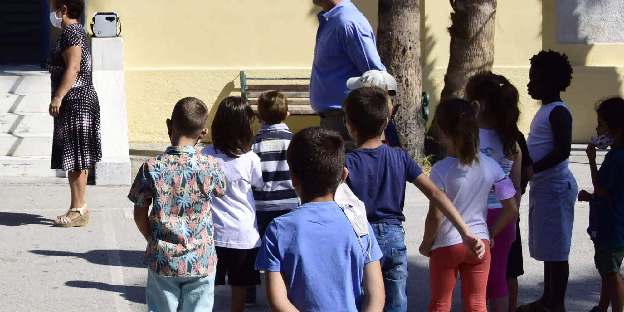 Παιδιά δημοτικού στο σχολείο