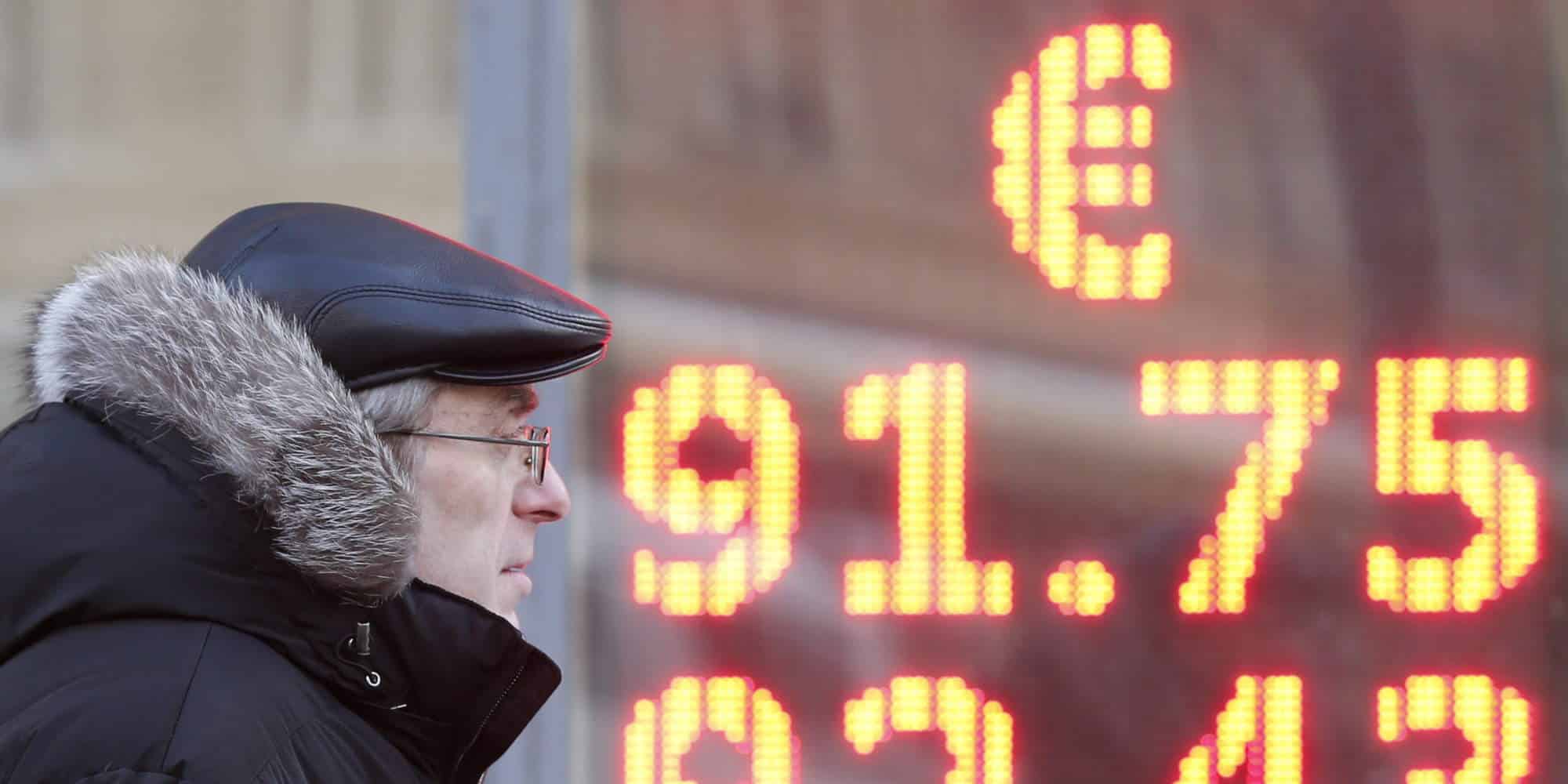 Πίνακας στη Μόσχα δείχνει παλιότερη ισοτιμία του ευρώ με το ρούβλι