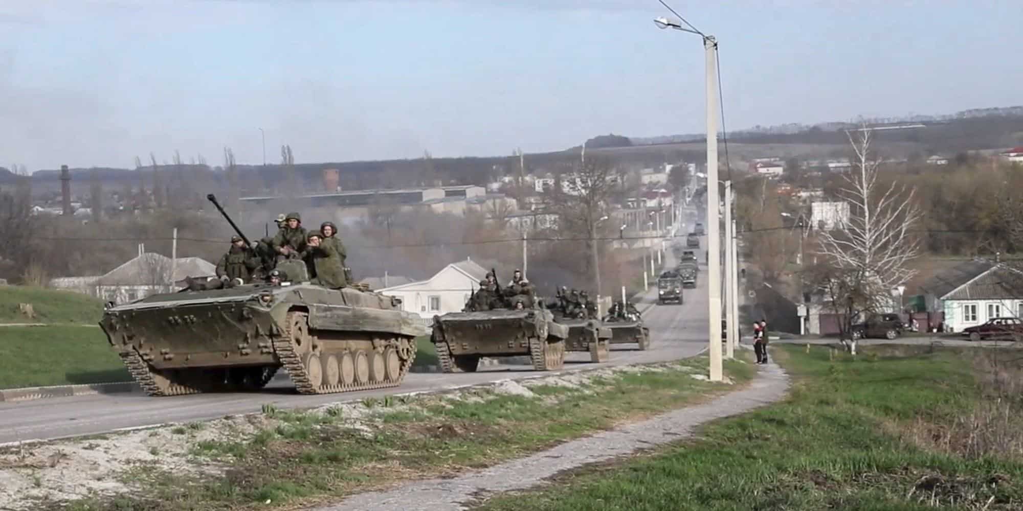 Ρώσοι στρατιώτες πάνω σε τανκσ στο Χάρκοβο
