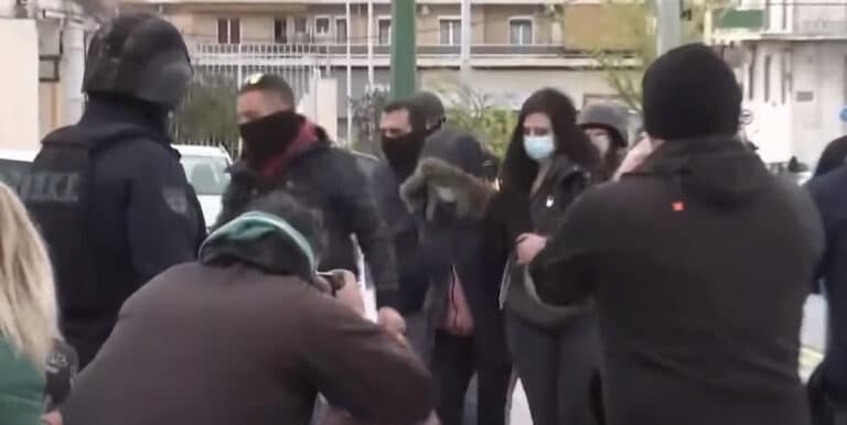 Φυλακές Κορυδαλλού: Πληροφορίες ότι η Ρούλα Πισπιρίγκου χτυπά το κεφάλι της στον τοίχο στο κελί της – Σπεύδει εισαγγελέας