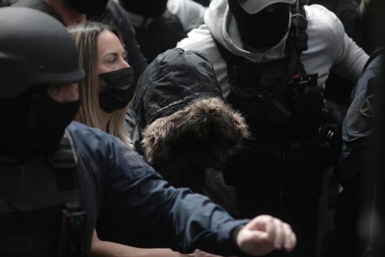 Ρούλα Πισπιρίγκου: Διαψεύδουν από το Υπουργείο Προστασίας του Πολίτη τα χτυπήματα στο κεφάλι – Ζήτησε κάρτα για τηλέφωνο και τηλεόραση