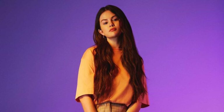 Η Selena Gomez δηλώνει «πιο ευτυχισμένη χωρίς το Ίντερνετ»